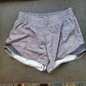 Lululemon Hotty Hot Short Size 6 Heathered Grey High Rise 4" Inseam